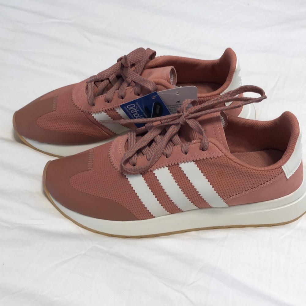 Adidas Original Womens Sneakers Size 7 Never Worn